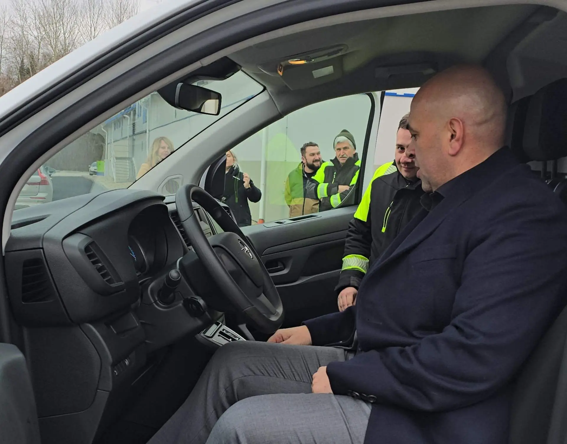 Referat Obsługi Komunalnej - nowy samochód elektryczny