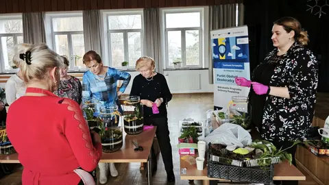 Warsztaty dla seniorów „Stwórz swój mikro ekosystem w słoiku”