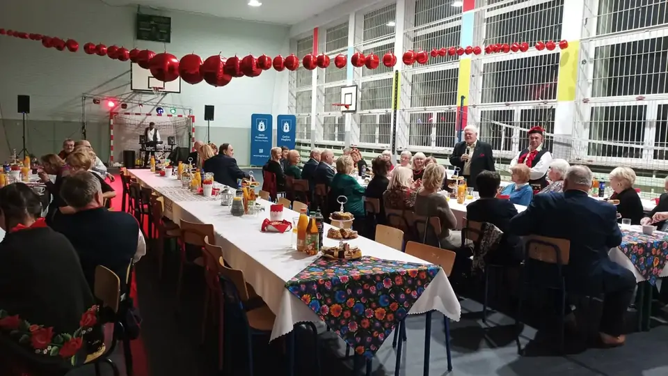 Święto seniorów w Gaju: muzyka, taniec i czerwone korale