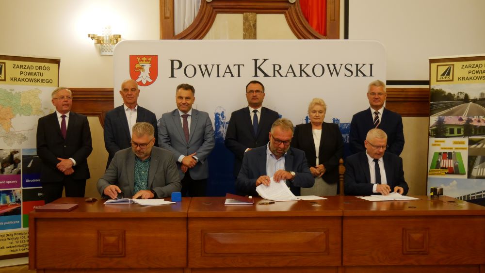 Podpisanie umowy na przebudowę drogi powiatowej Gaj - Lusina - Libertów