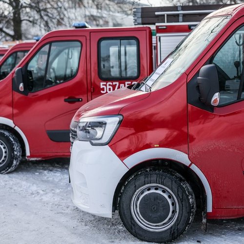 Obraz główny aktualności o tytule Uroczyste przekazanie samochodu dla OSP Konary