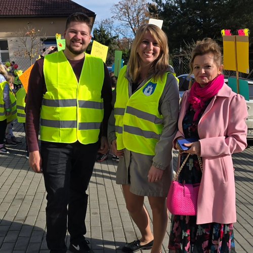 Obraz główny aktualności o tytule Odblaskowy marsz w Lusinie – świecimy przykładem!